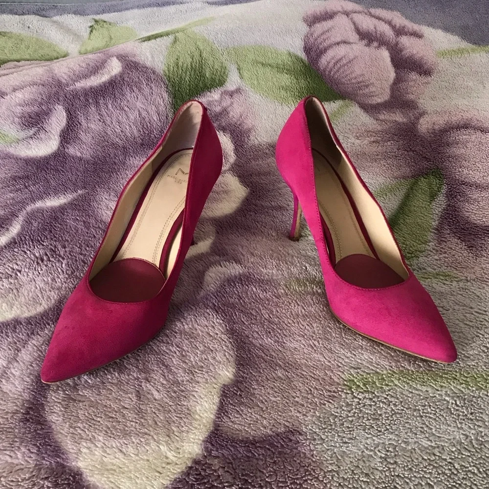 Marc Fisher LTD Pointed Toe Suede Pump - Picture 3 of 10